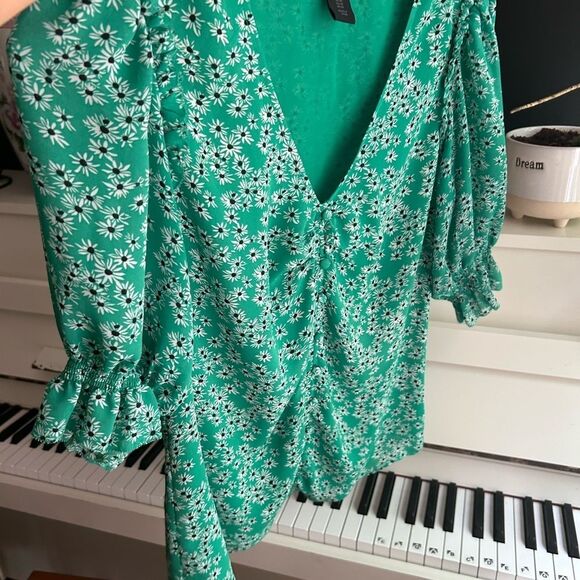 Maison Cinqcent Elegant Green Floral Women's Blouse M - Picture 7 of 13